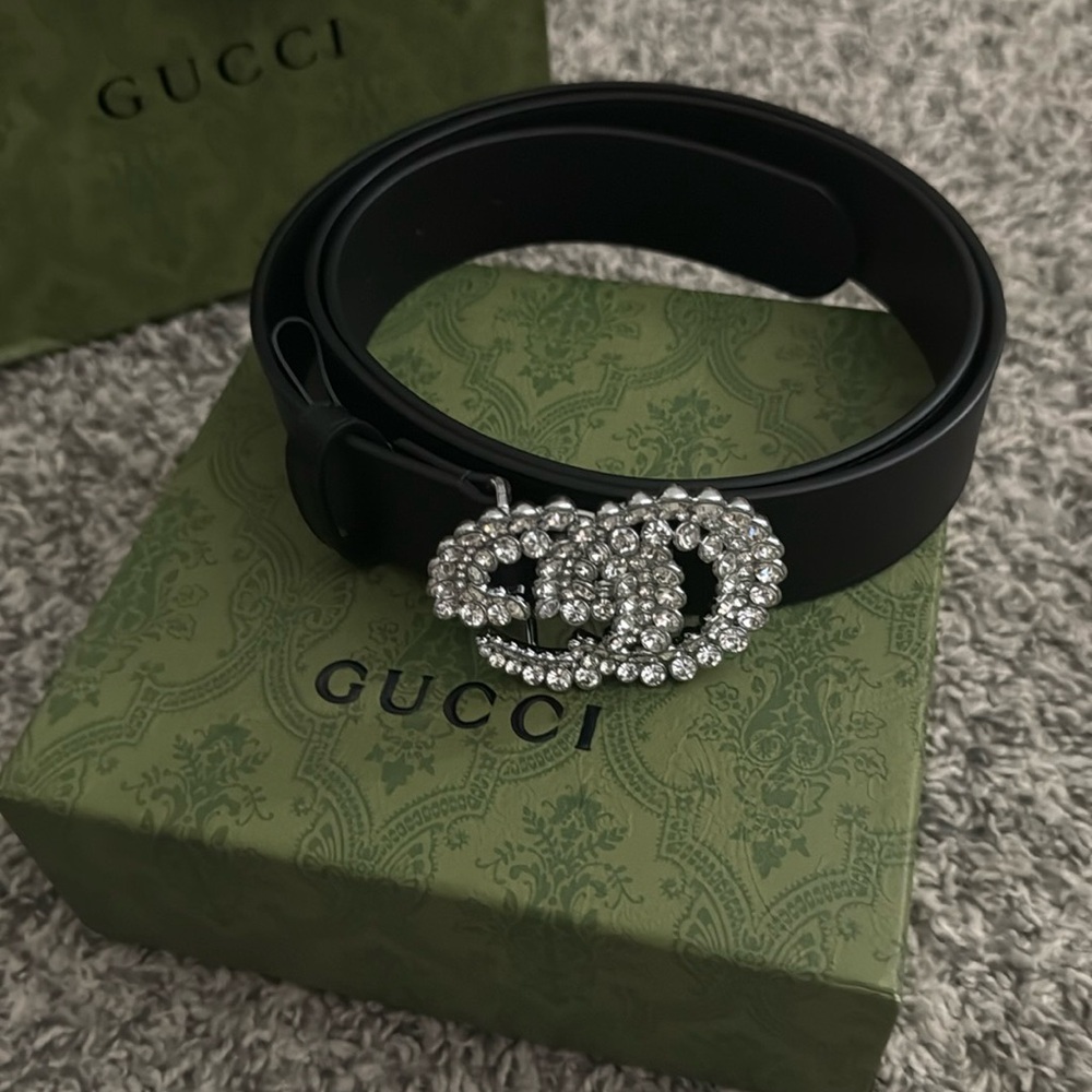 Black and silver women’s Gucci belt 42-44 waist